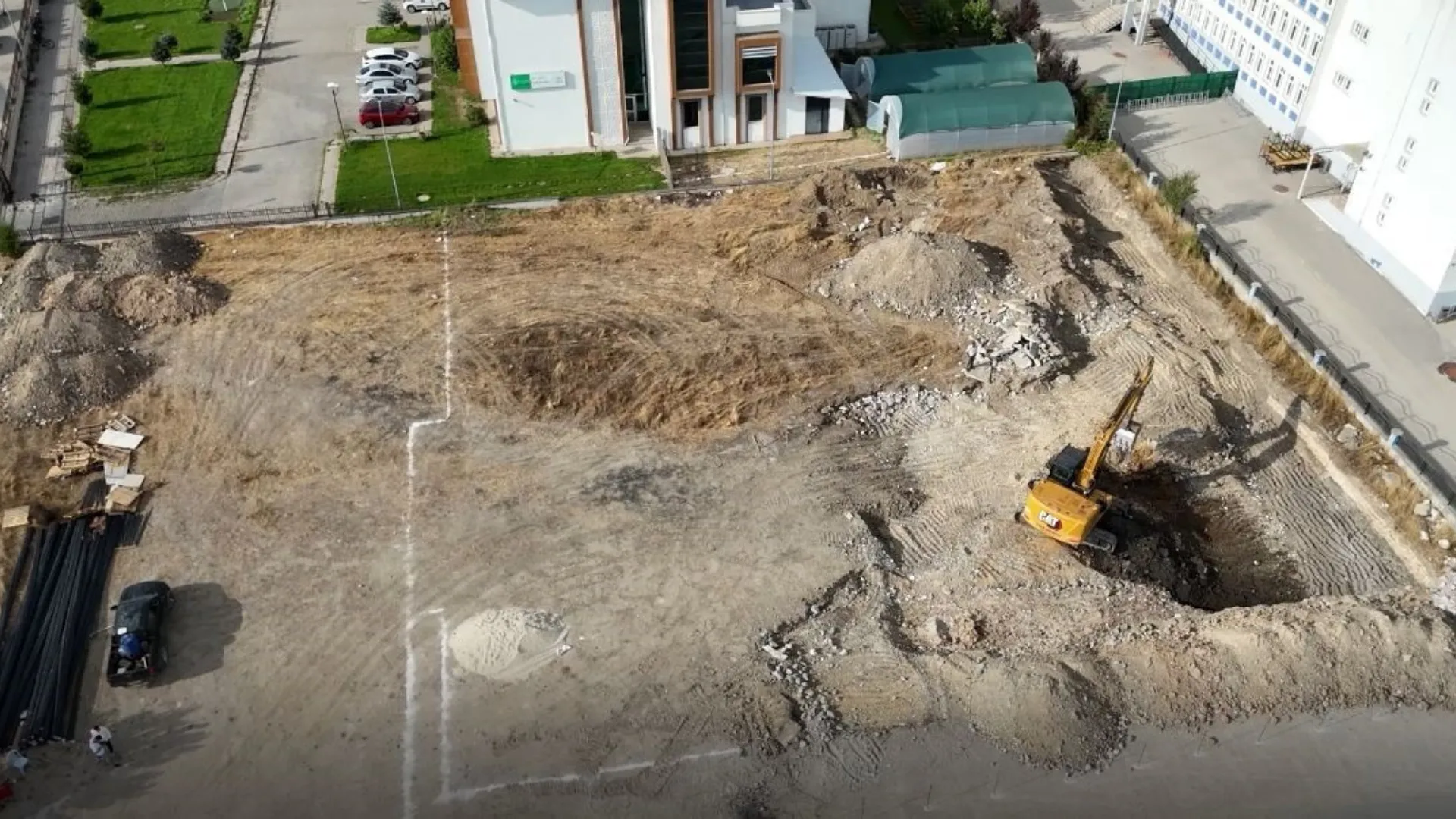 Bolu'da 200 kişilik spor salonu için ilk kazma vuruldu