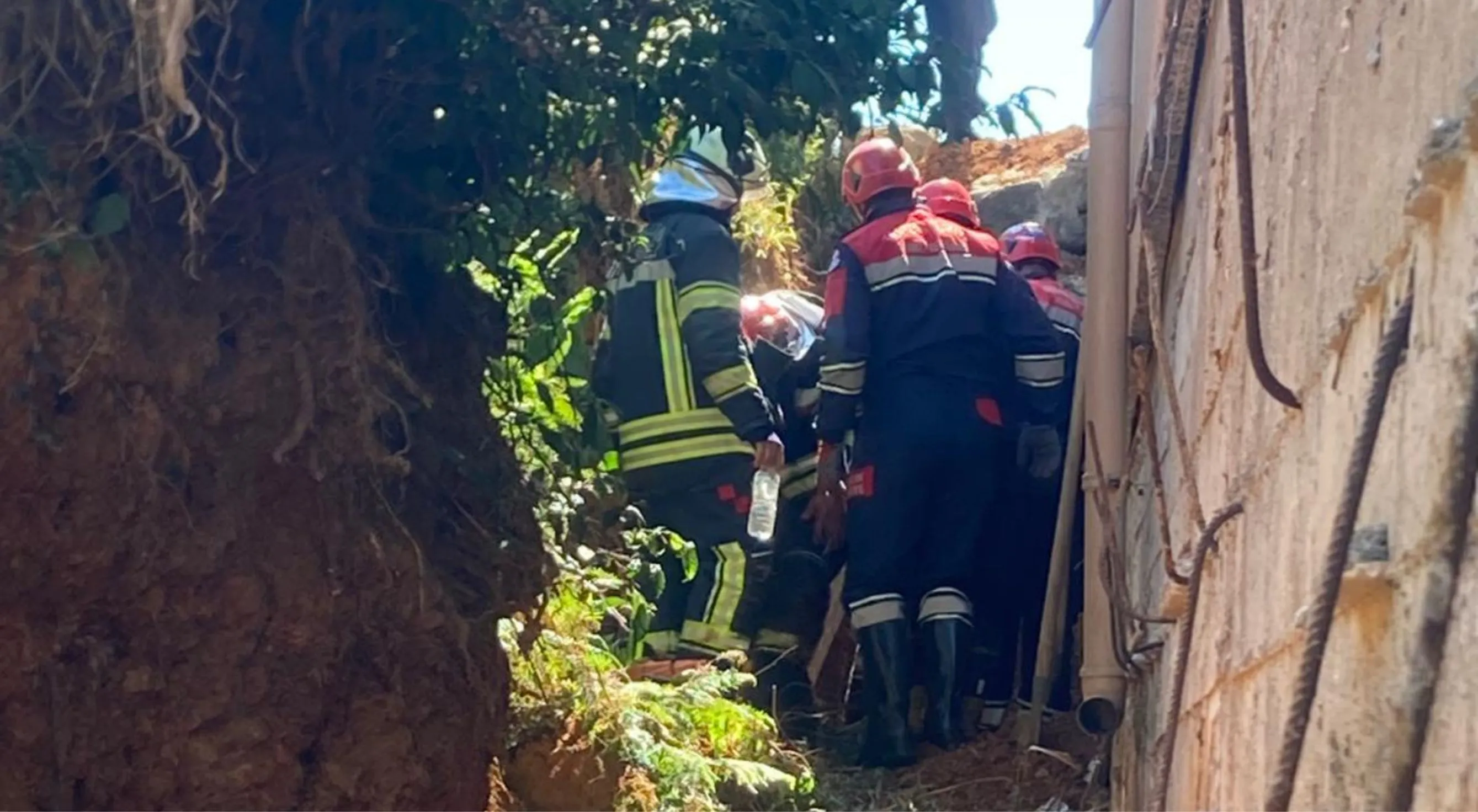 Trabzon'da toprak altında kalan işçi yaralandı