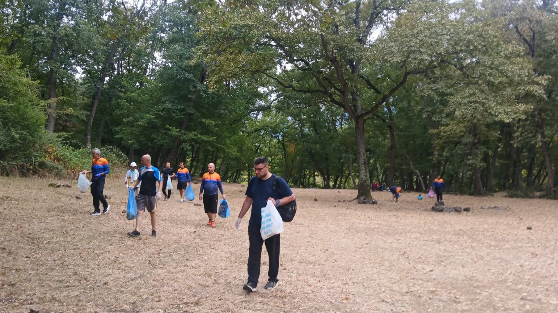 Samsun'da bisikletçiler çevre temizliği yaptı