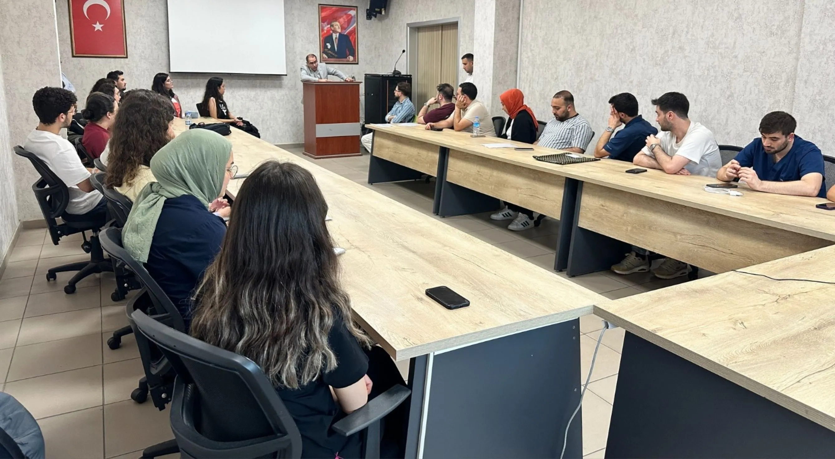 İl Sağlık Müdürü Demiral, TUS'ta başarılı olan hekimleri kutladı