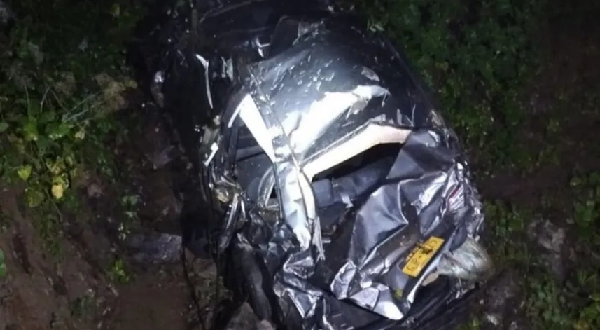 Yayladan dönüş yolunda otomobil uçuruma yuvarlandı; aynı aileden 3 ölü, 1 yaralı