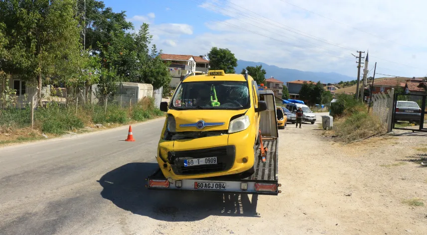 Tokat’ta taksi ile otomobil çarpıştı, hamile kadın bebeğini kaybetti: 5 yaralı