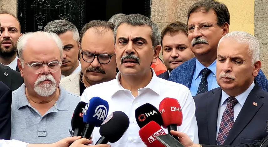 Bakan Tekin: Eğitim sadece öğretmenlerimizin sırtına yüklenecek bir süreç değil