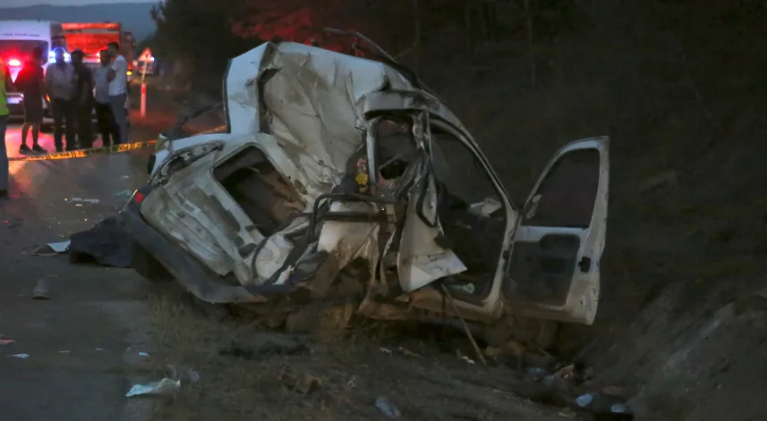Kastamonu'da iki aracın çarpıştığı kazada 2 kişi öldü, 5 kişi yaralandı