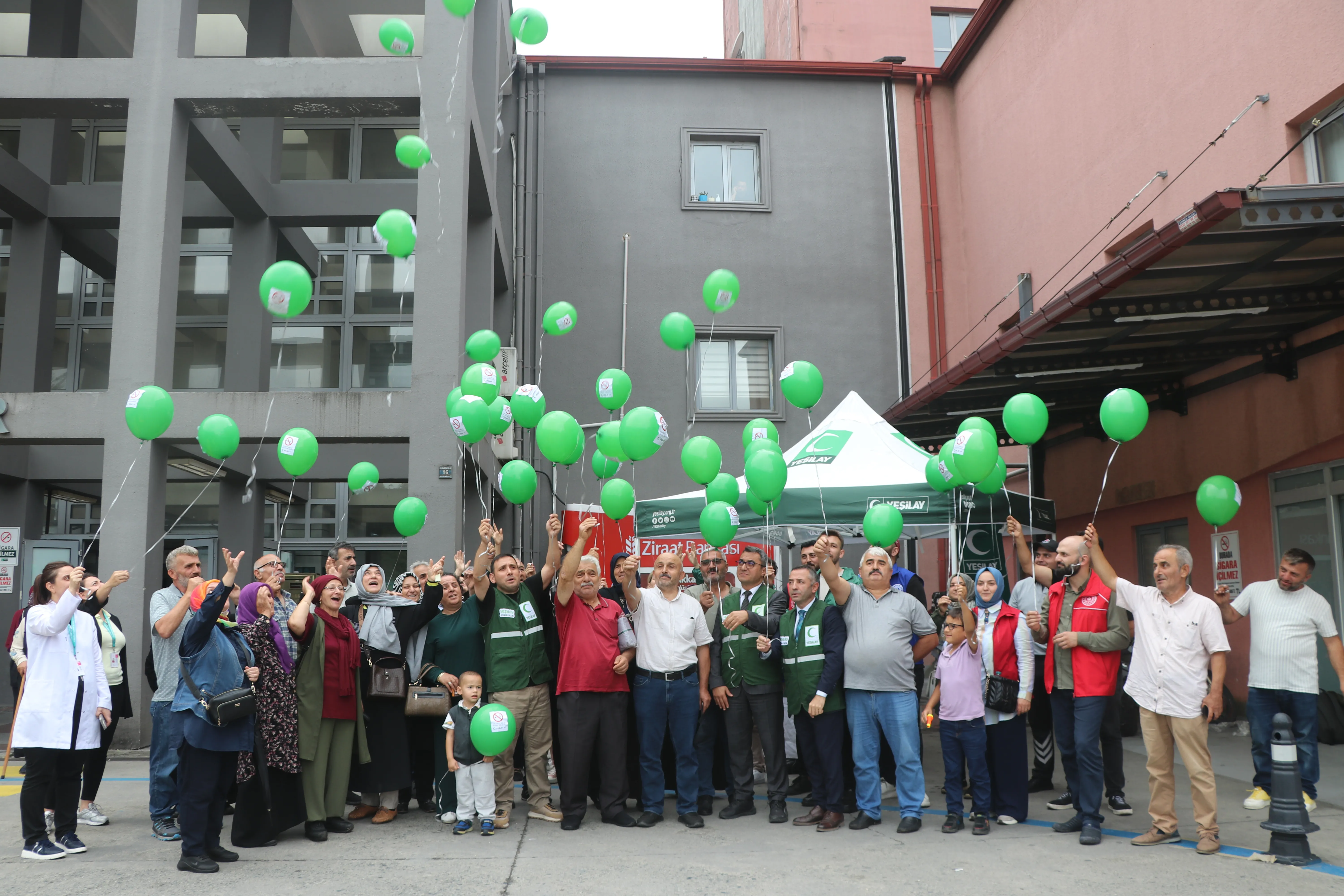 Rize Yeşilay gönüllülerinden sigara bağımlılığına balonlu mesaj