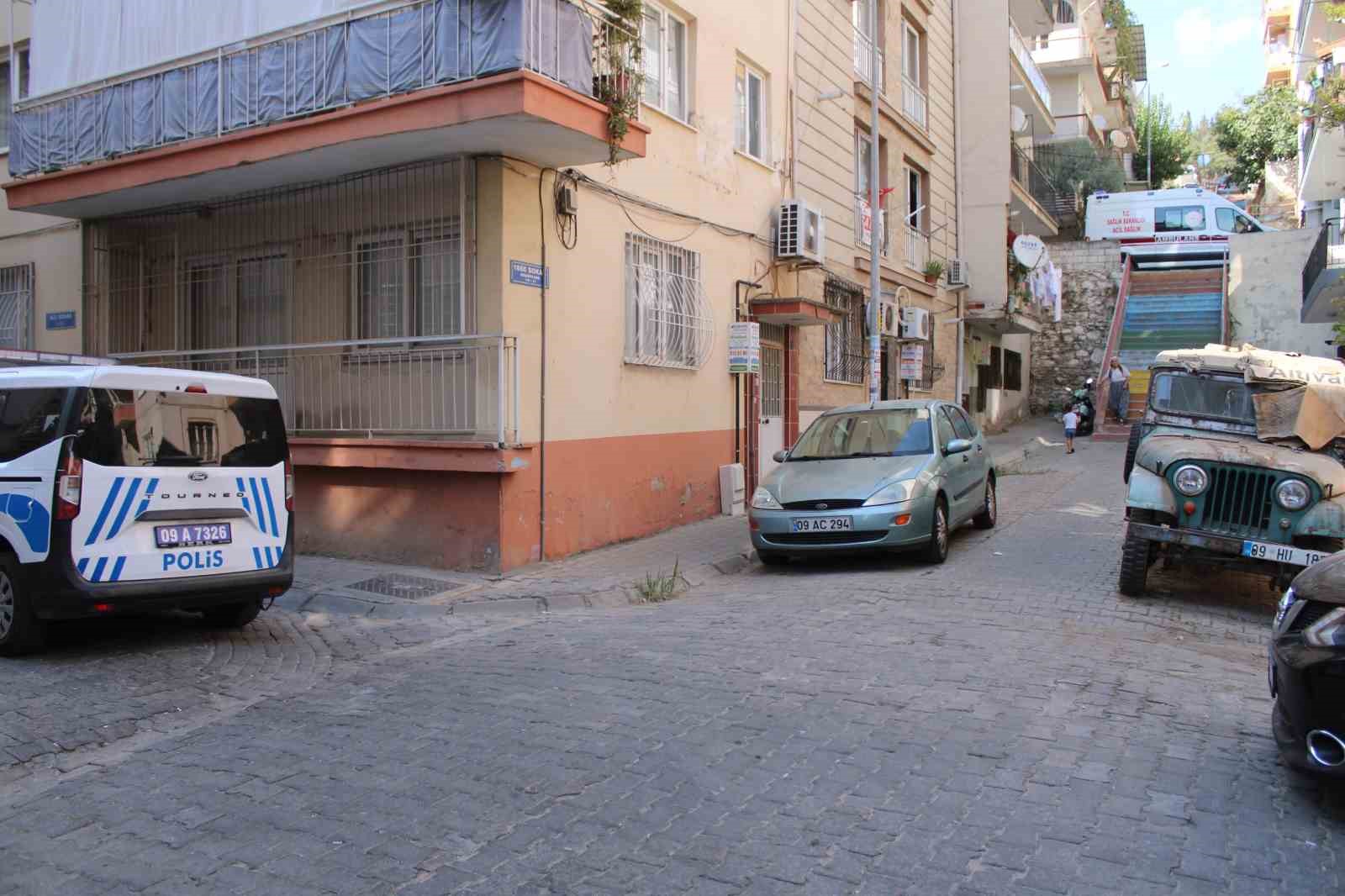 Kapının önüne koyulan çöp, ekipleri harekete geçirdi