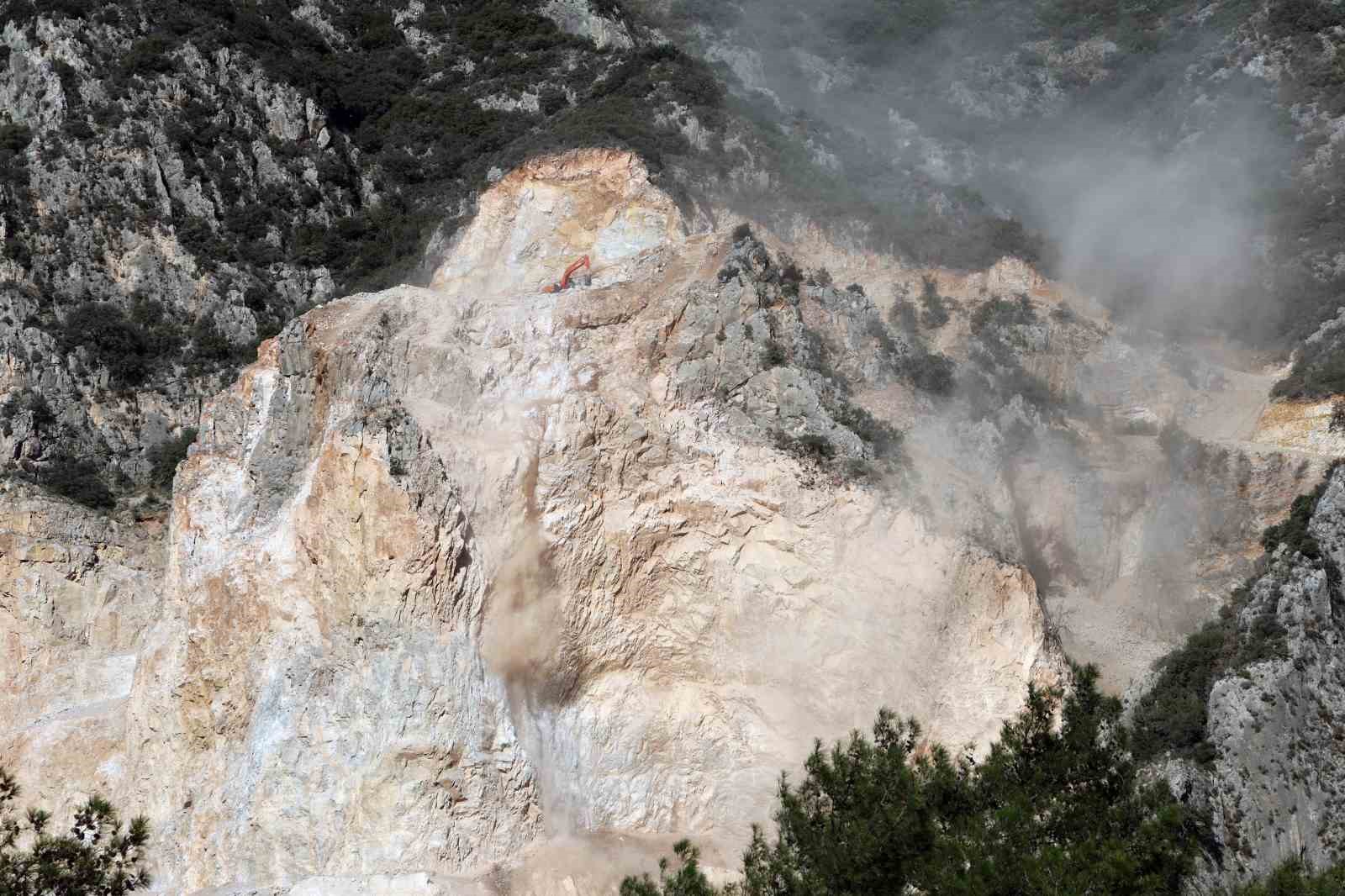 Büyükşehir, turistik mahalledeki taş ocağındaki patlatmalar için harekete geçti