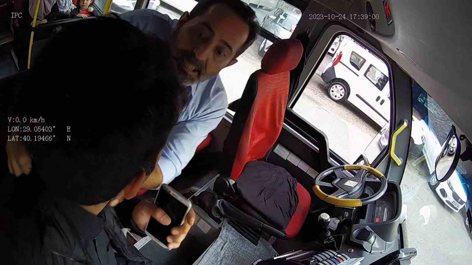 Engelli bireyi önce otobüsten indirdi, sonra darp etmeye çalıştı