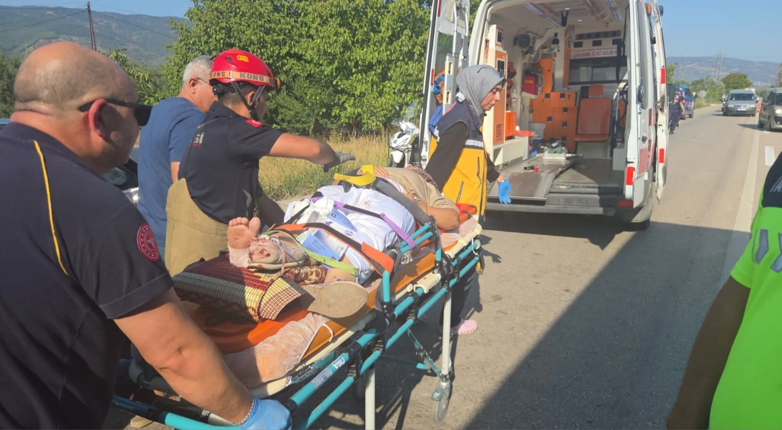 Otomobiller kafa kafaya çarpıştı: 4 yaralı