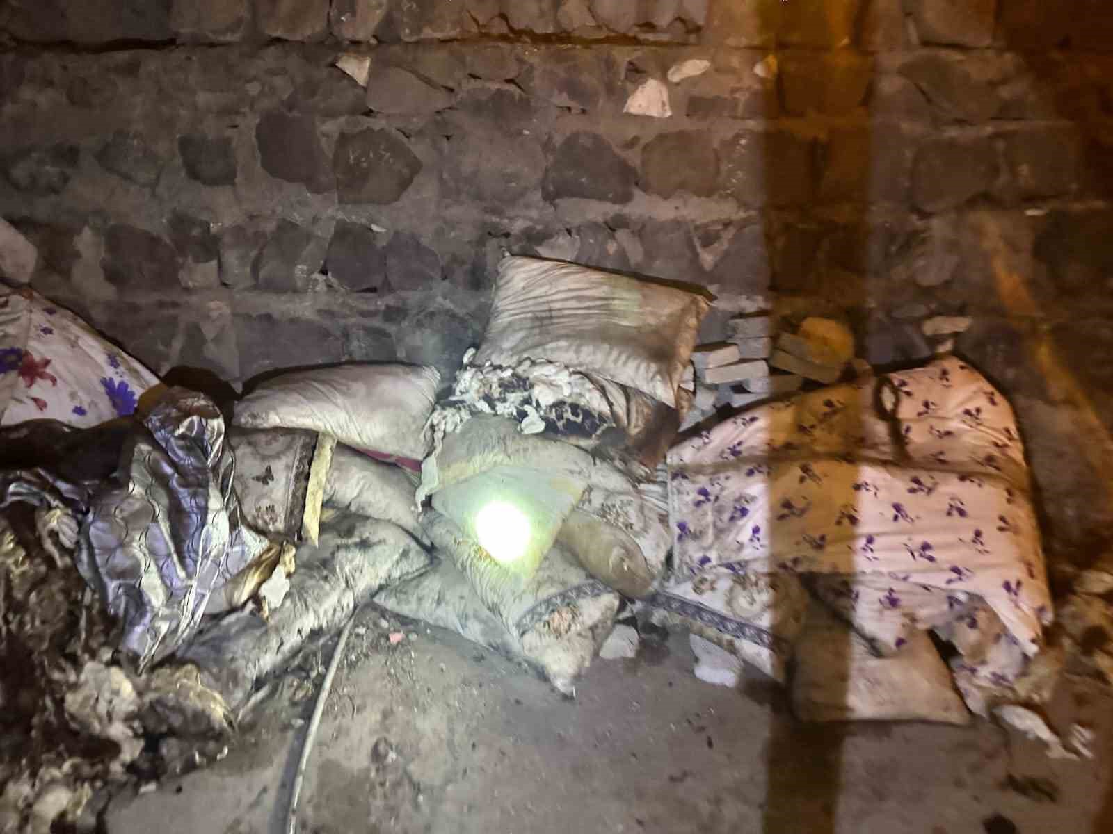 Cizre’deki yangında ev kül oldu