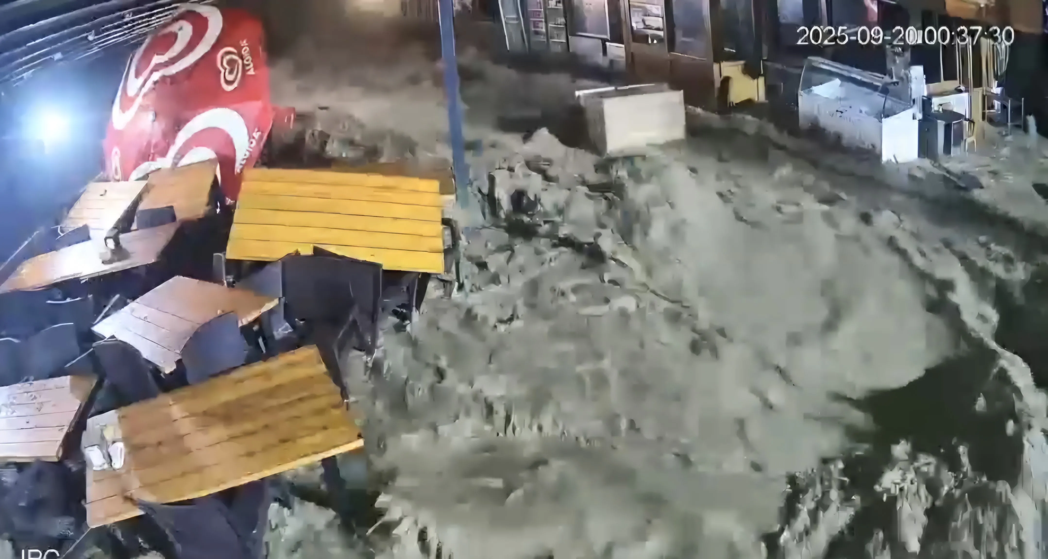 Rize'de sel böyle geldi 