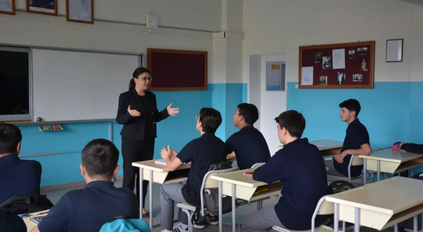 Mezun olduğu aşçılık lisesinin ilk kadın müdürü oldu