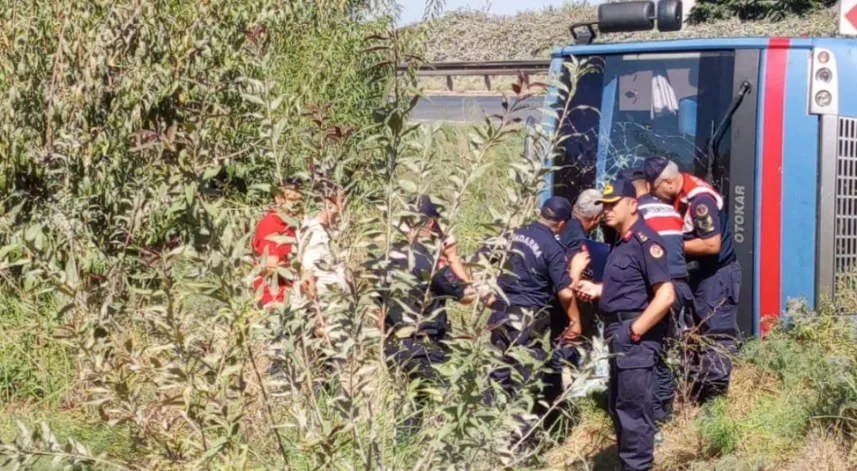 Mersin'de cezaevi ring aracı devrildi: 5'i mahkum 12 yaralı