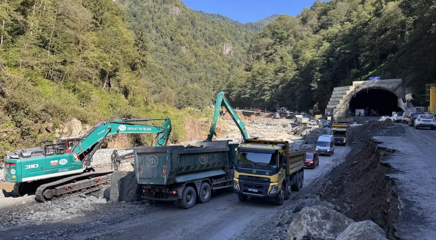 Çamlıhemşin-Ayder Yaylası yolunda çalışmalar devam ediyor