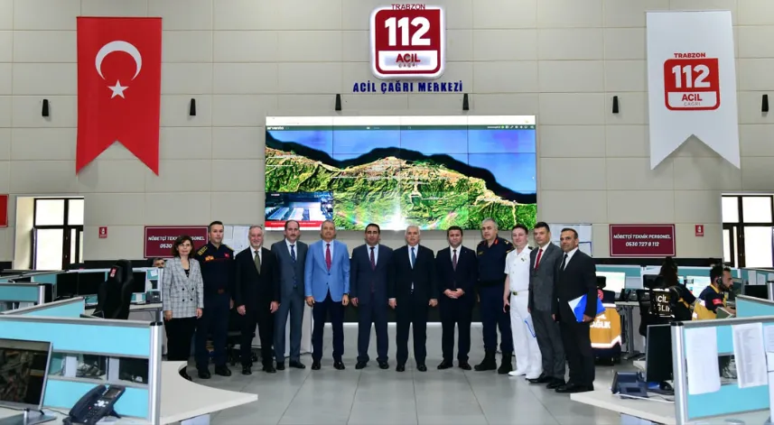 Trabzon Valisi Yıldırım 112 Acil Çağrı Merkezi'ni ziyaret etti