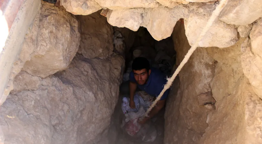 Peynirlerini soğuk hava deposu olarak köylerinde bulunan buz mağaralarında muhafaza ediyorlar