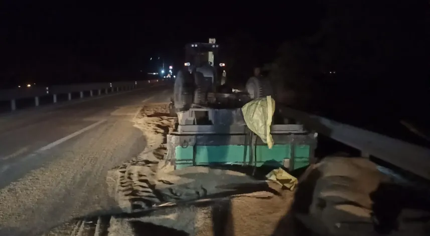 Tosya'da otomobil, traktörün römorkuna çarptı; polis adayı öldü, 5 yaralı