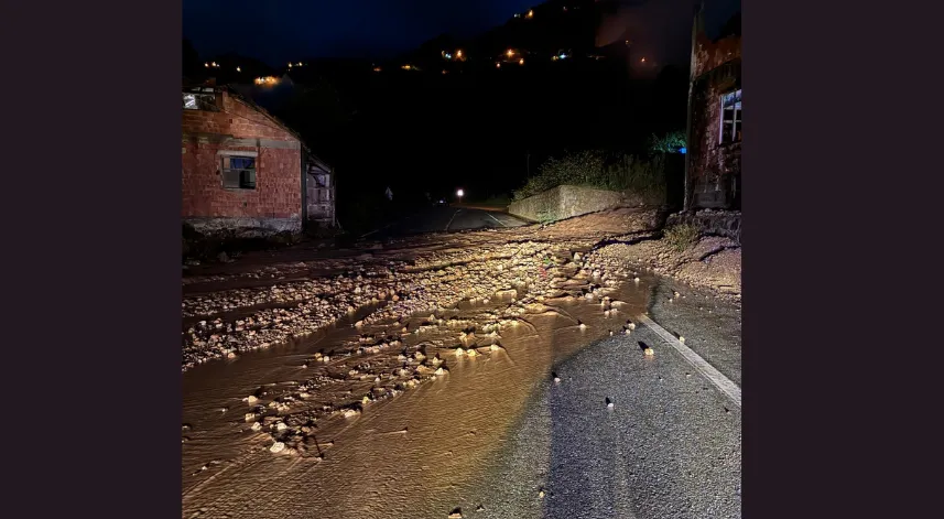 Trabzon'da sağanak hayatı olumsuz etkiledi
