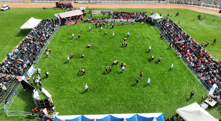 Tokat’ta 1’inci Ali Yücel Yağlı Pehlivan güreşleri başladı