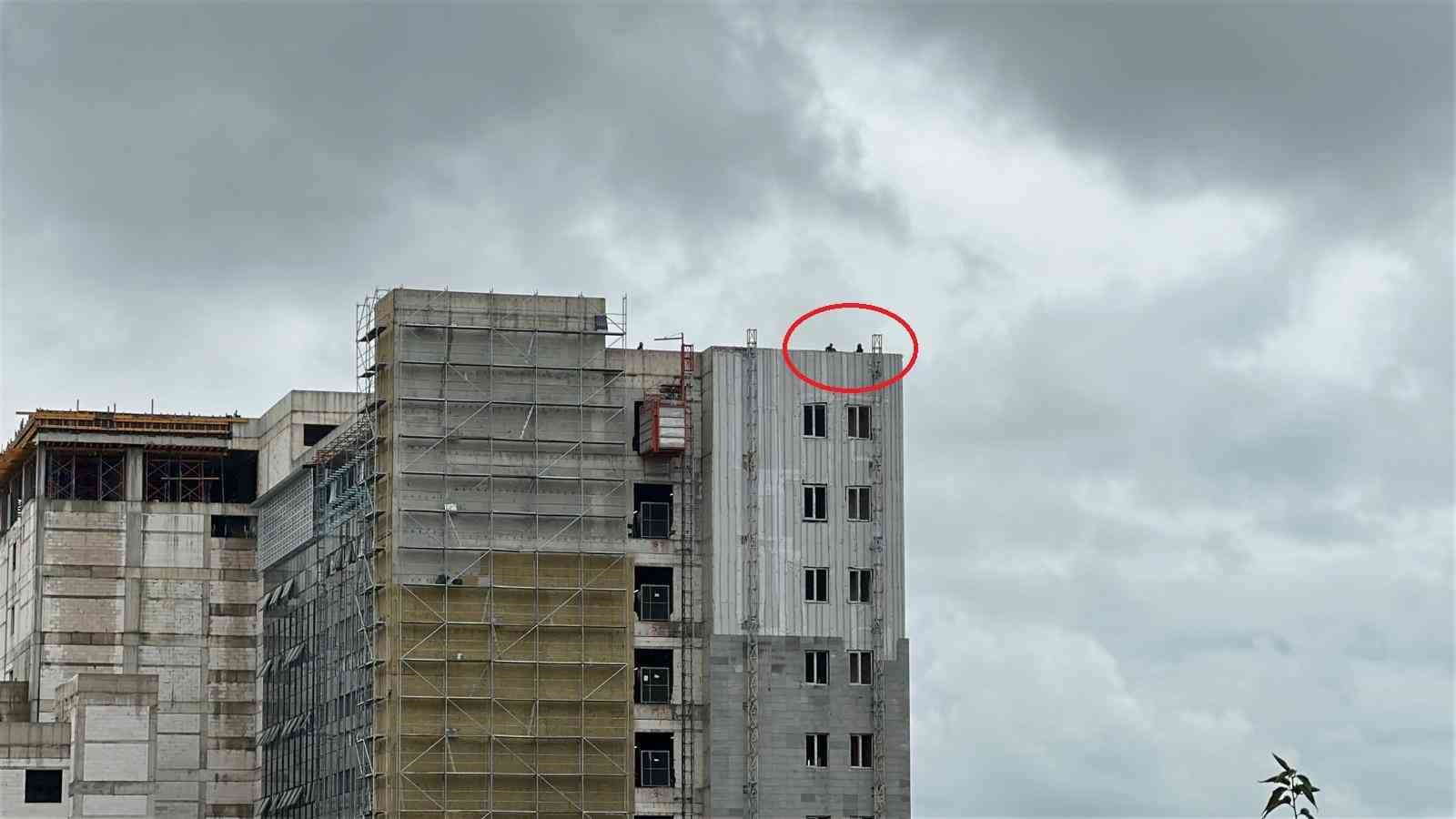 Samsun’da hastane inşaatında işçi eylemi: Çatıya çıktılar