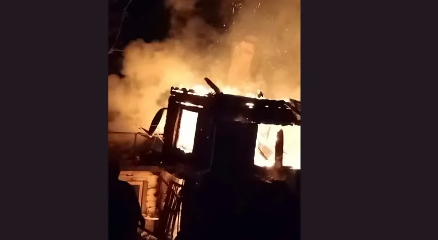 Bartın'da 2 katlı ahşap ev yandı