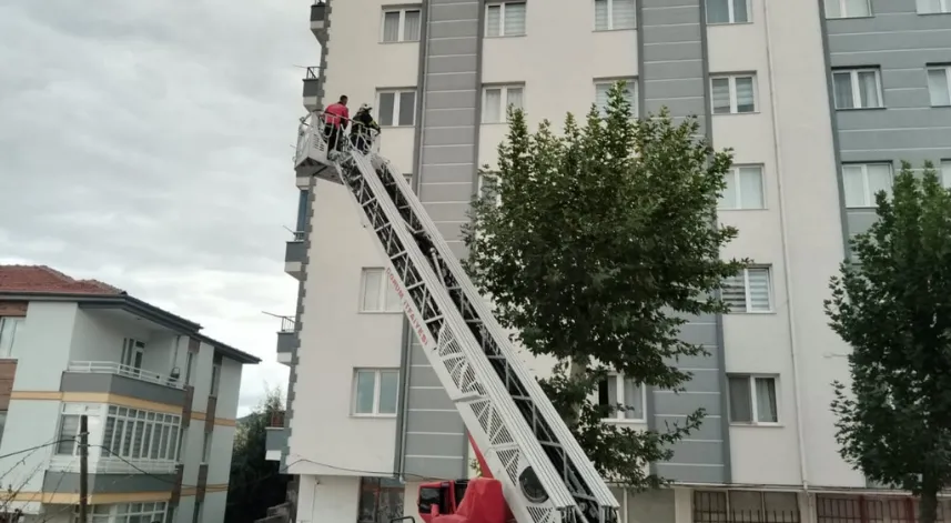 Ocakta unutulan tencereden çıkan yangın, söndürüldü
