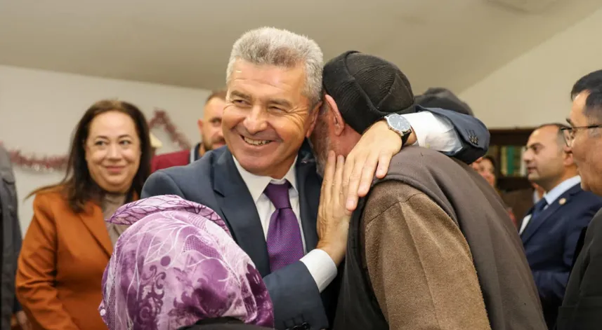 Artvin Valisi Ergün Şavşat’ta huzurevi sakinlerini ziyaret etti