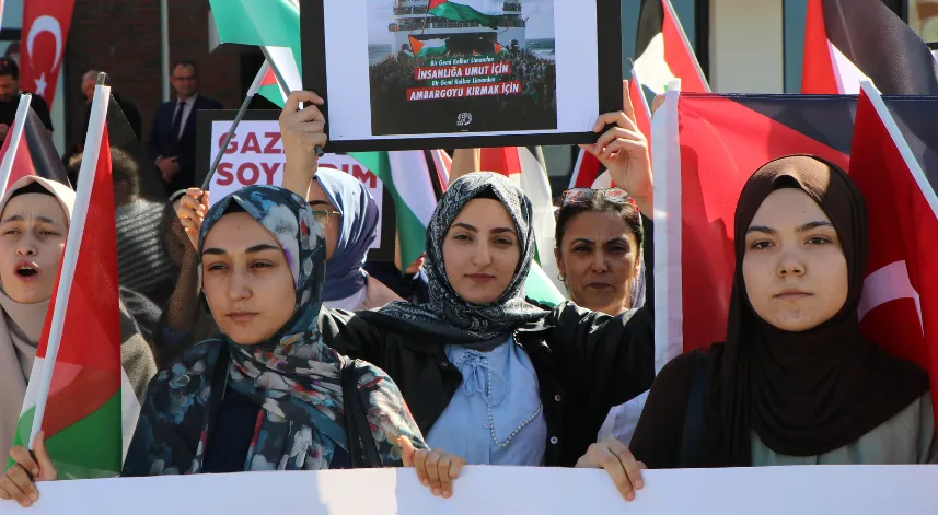 Samsun’da üniversite öğrencileri Küresel Sumud Filosu’na saldırıyı protesto etti