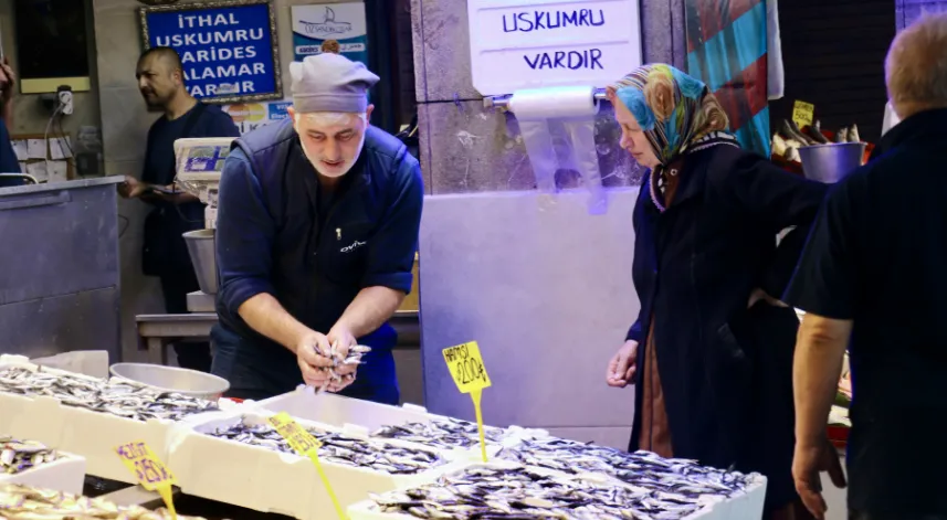 Trabzon'da hamsinin kilogramı 200 liradan satılıyor