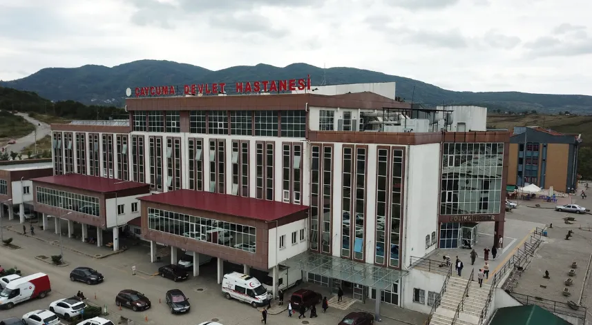 16 yaşındaki çocuk, karın ağrısı şikayetiyle geldiği hastanede doğum yaptı