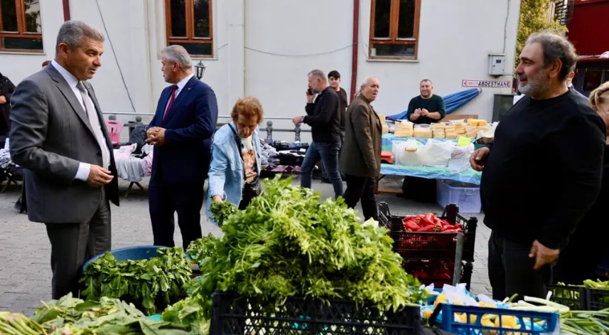 Artvin Valisi Turan Ergün'den halk pazarı esnafına ziyaret