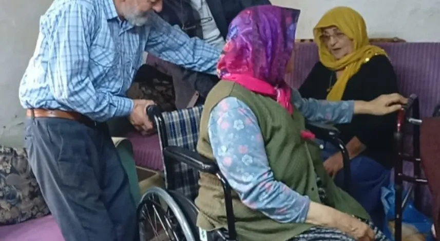 Emekli astsubaylardan ihtiyaç sahiplerine tekerlekli sandalye