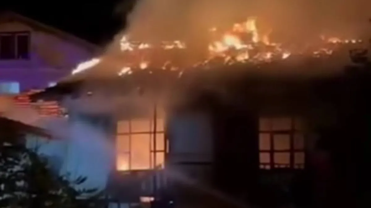 Amasya'daki yangında 2 ev kül oldu