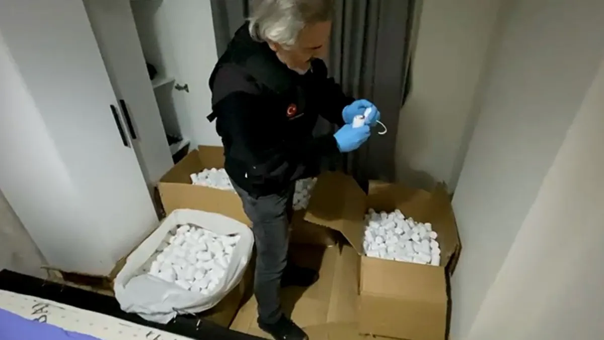 Evlerinde 103 bin hap ele geçirilen 5 şüpheliye gözaltı