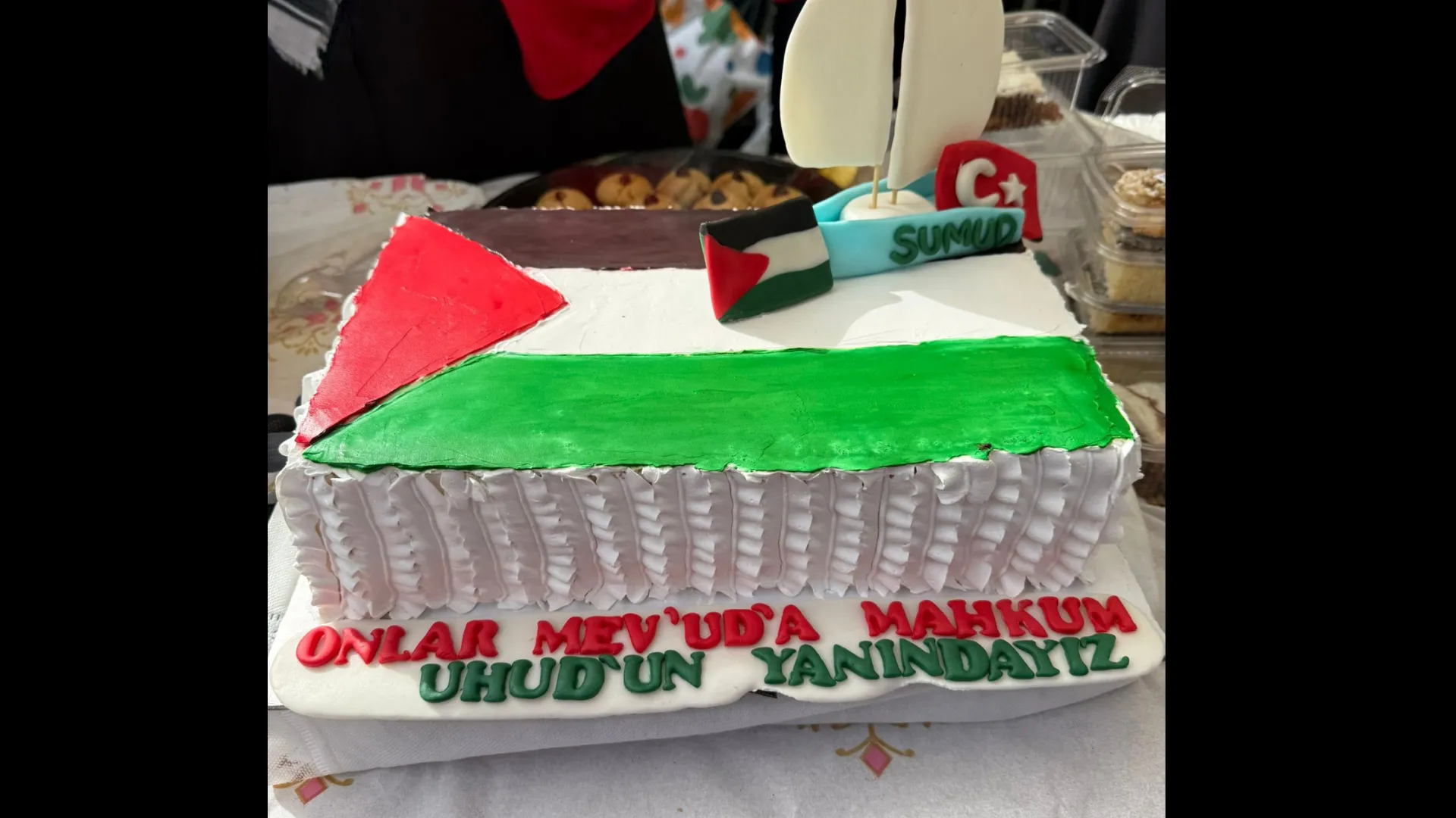 Filistin temalı pasta 6 bin TL'ye satıldı