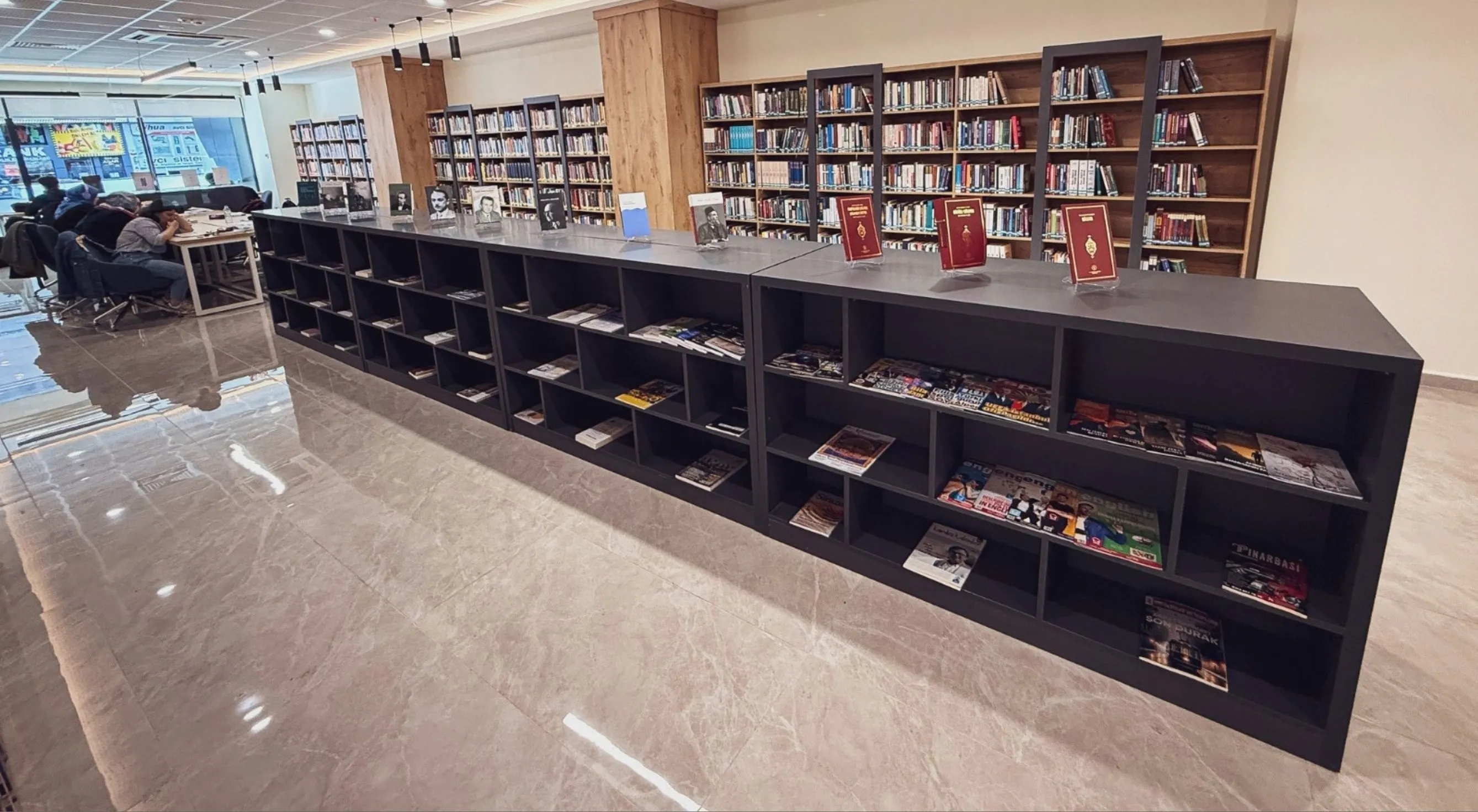 Rize İl Halk Kütüphanesi'nin çalışma saatleri