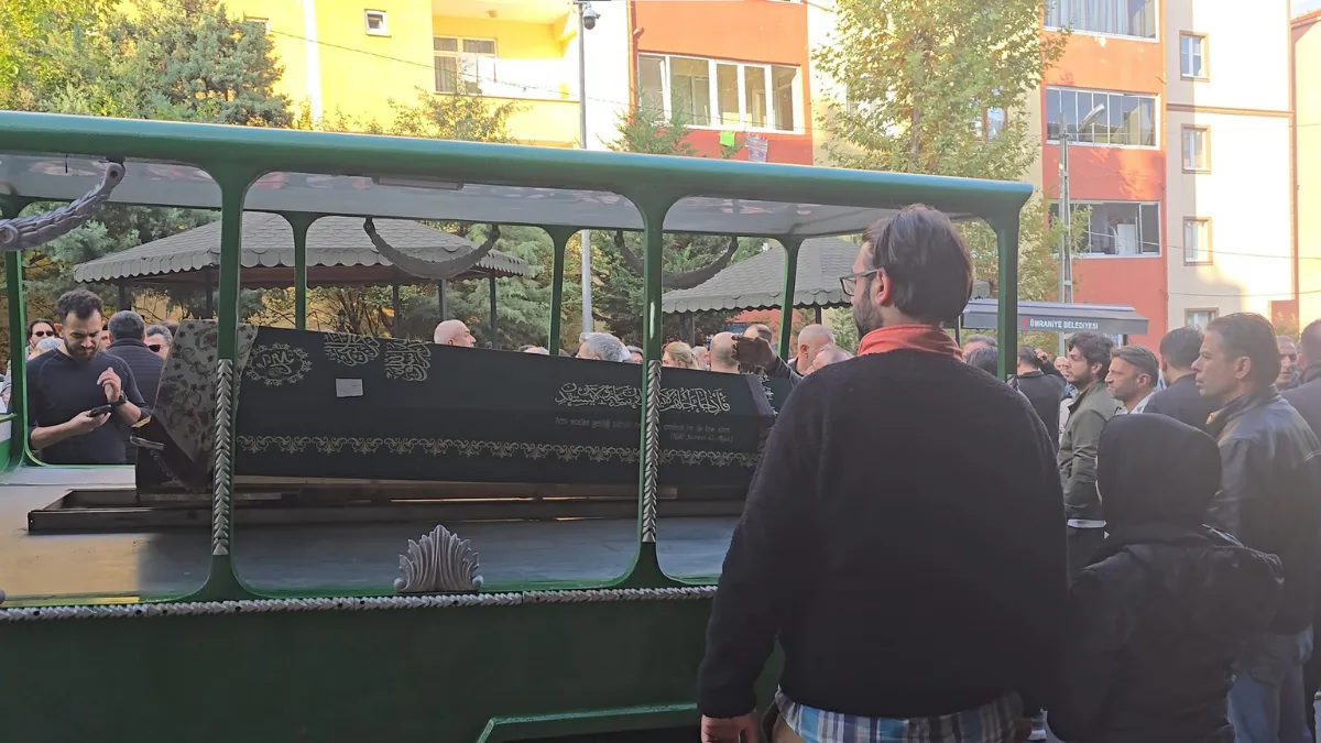 İETT otobüsünün çarpması sonucu hayatını kaybeden 2 çocuk annesi Deniz Şengül toprağa verildi