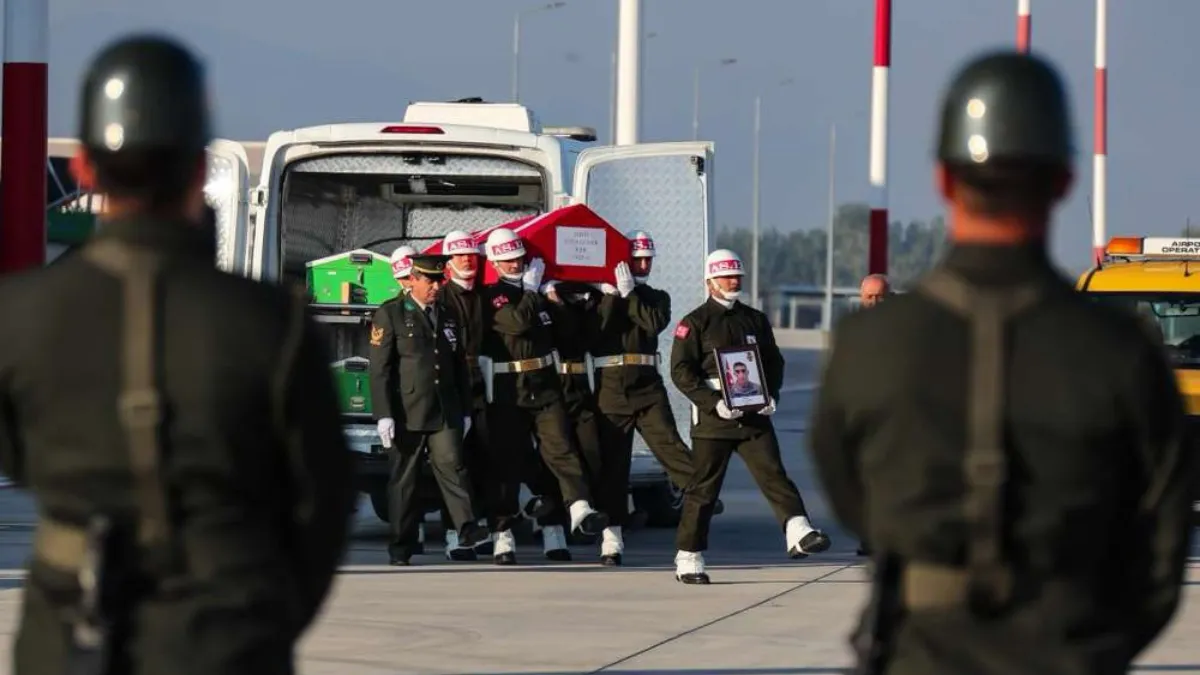 Eğitim sırasında şehit olan askerin cenazesi, törenle memleketine uğurlandı