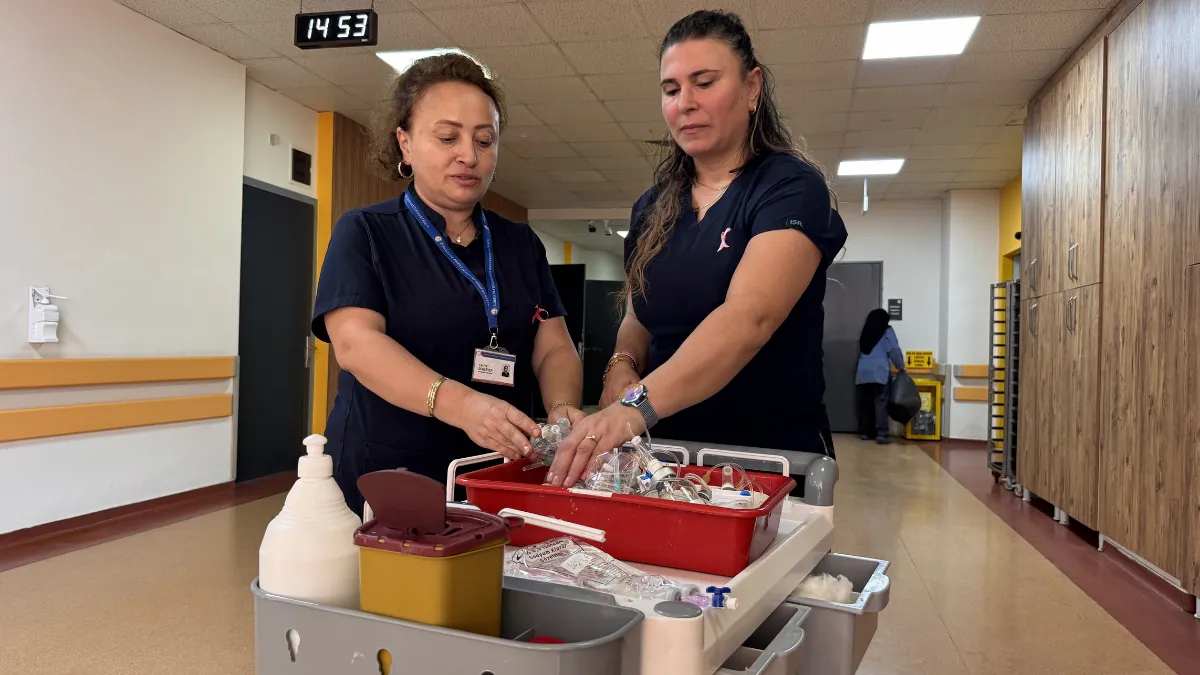 Kanseri yenip mesleklerine dönen iki hemşire, kendileriyle aynı kaderi paylaşanlara umut oluyor