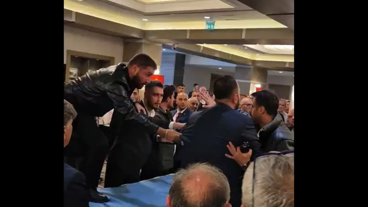 CHP kongresinde kavga: 2 yaralı