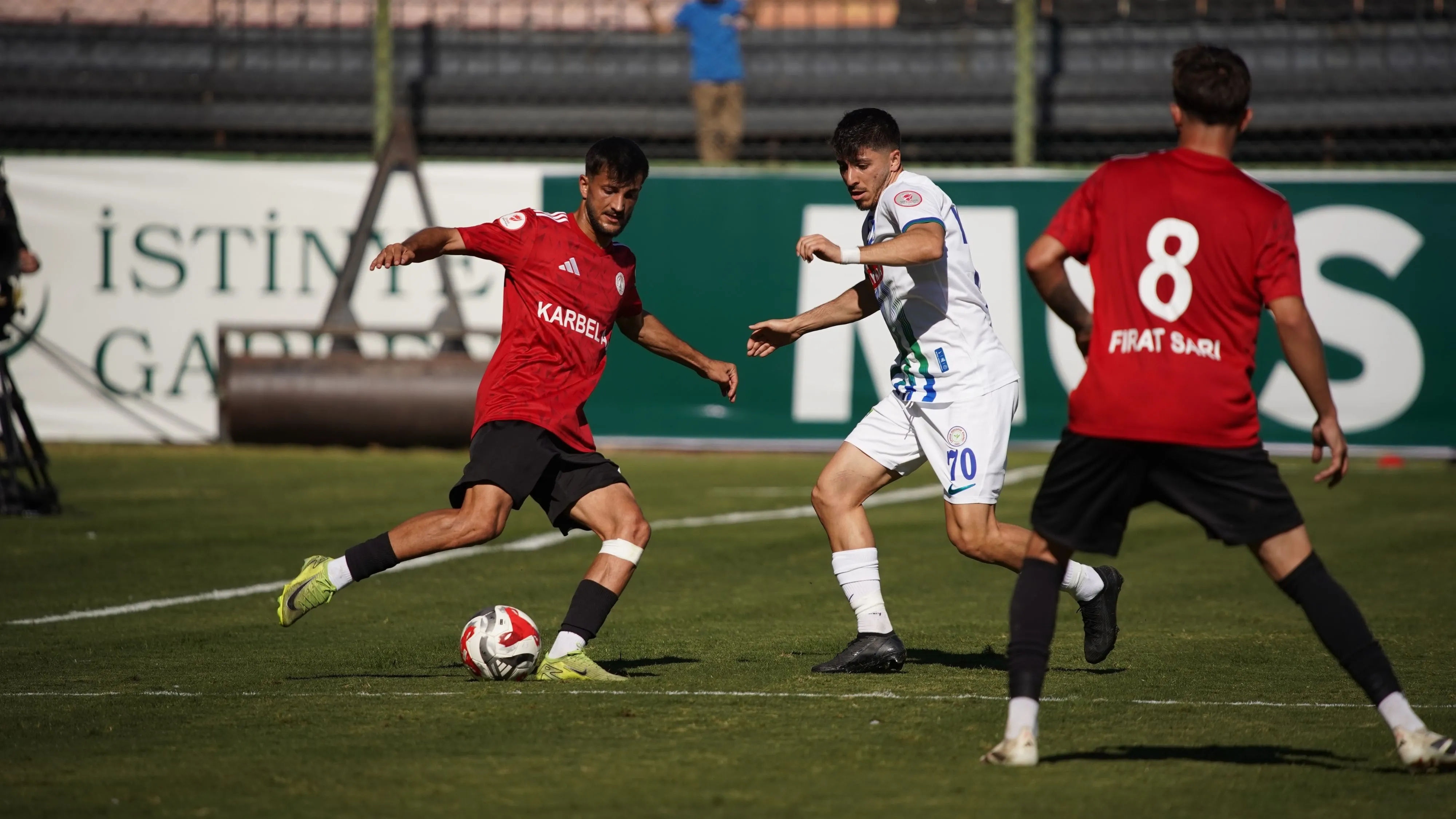 Atmaca kupada rahat turladı