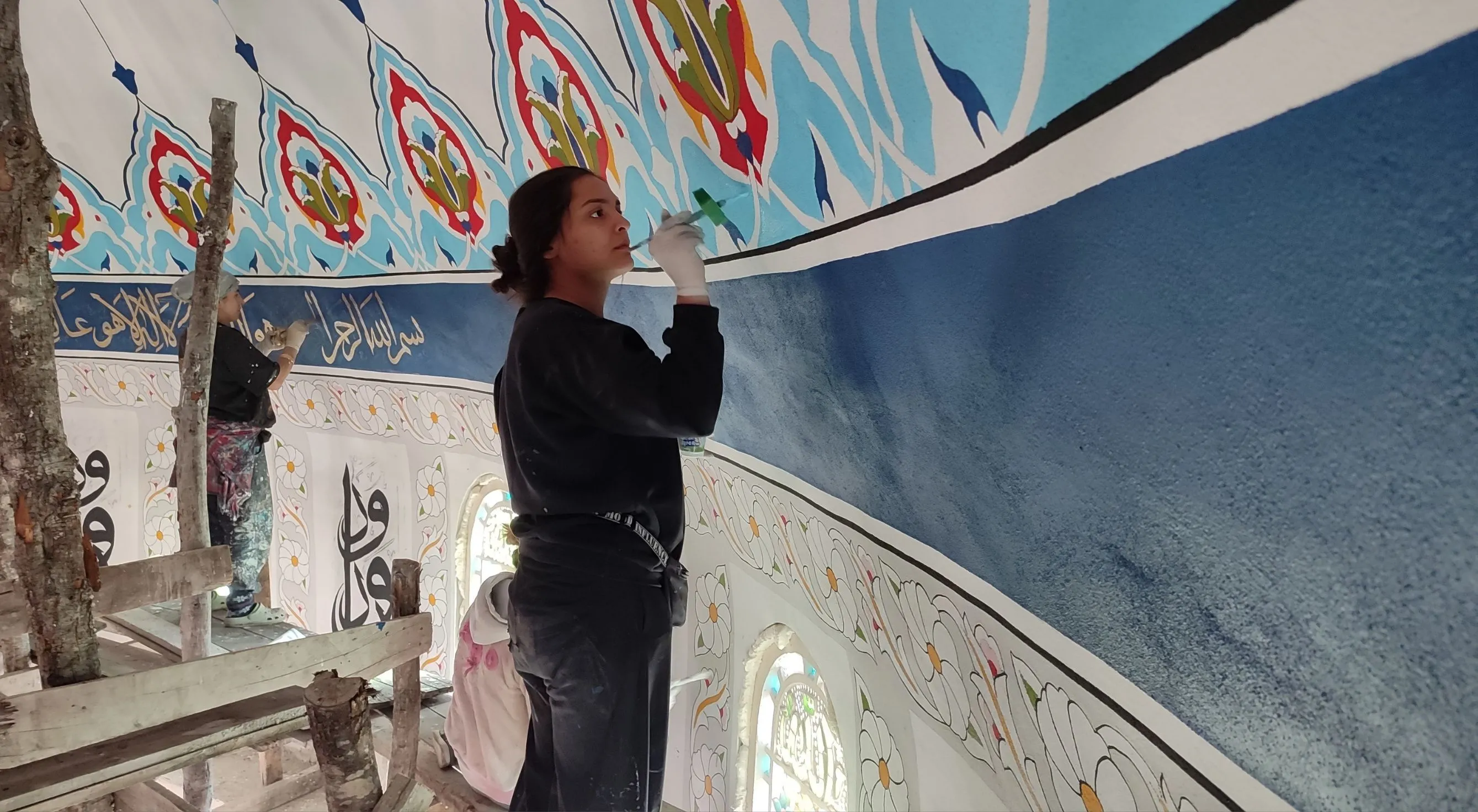 Samsunlu kadın nakkaşlar camilerin duvarlarını motiflerle süslüyor