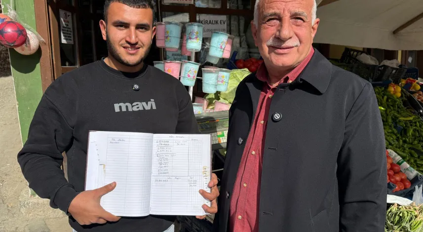 Tokat’ta hayırsever, bakkalın veresiye defterindeki 149 bin TL'lik borcu ödedi