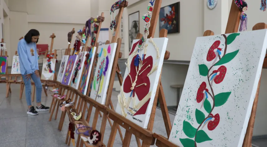 Trabzon'da böbrek hastası çocukların hazırladığı kitaplar tanıtıldı