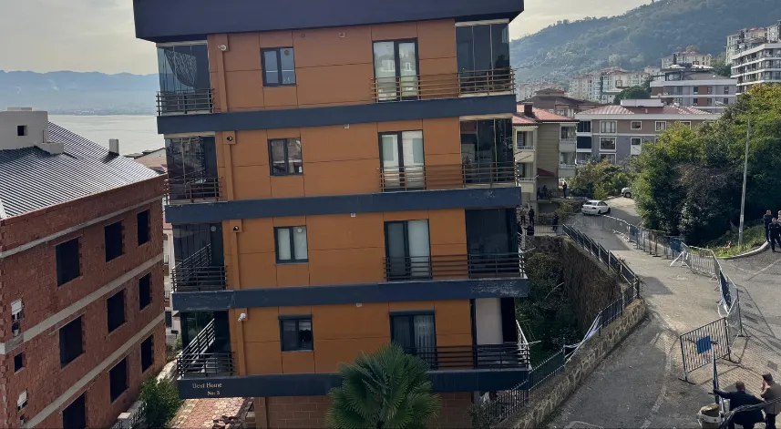 Ordu’da zemindeki kaymaya bağlı çatlaklar oluşan 2 binadan 1’inde yıkım için hazırlık yapılıyor