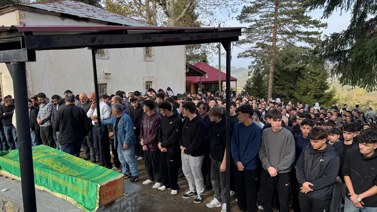 Giresun’da genç futbolcu Samet Şahin son yolculuğuna uğurlandı