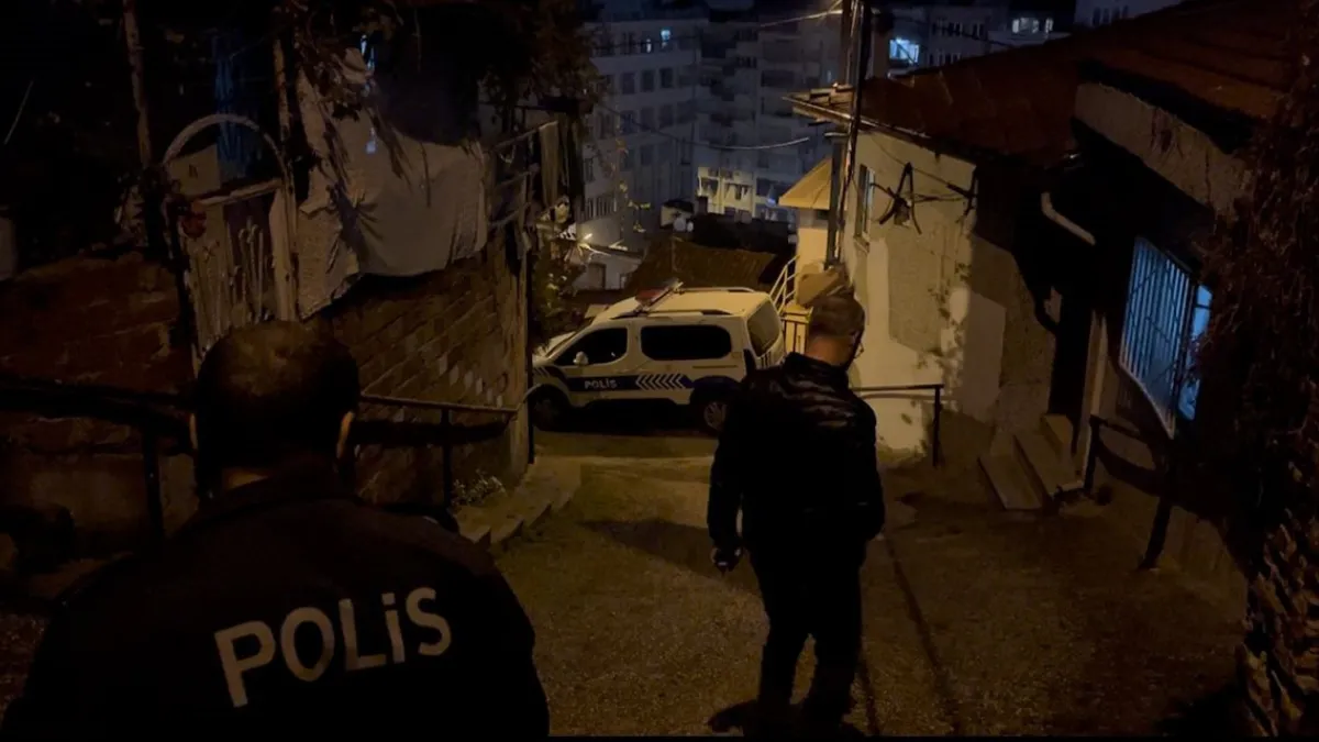 Bahçeye çıkan kadın cesetle karşılaştı