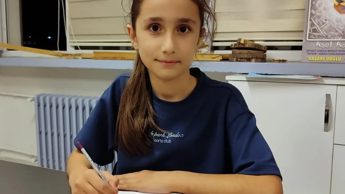 Sinop'ta ilkokul öğrencisi çizdiği karikatürle dünya birincisi oldu