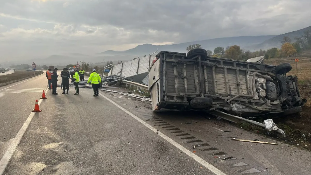 Tokat’ta minibüs, kamyonete çarptı: 1 yaralı