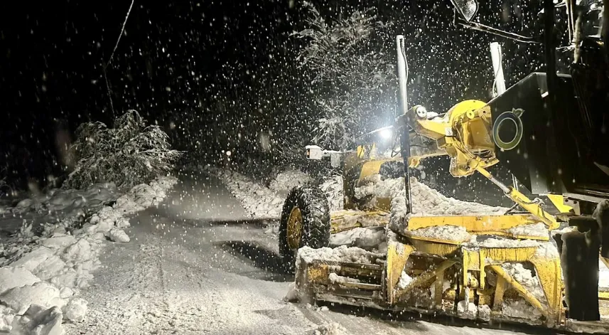 Ordu-Sivas kara yolu yoğun kar yağışı ve tipi nedeniyle ulaşıma kapandı.